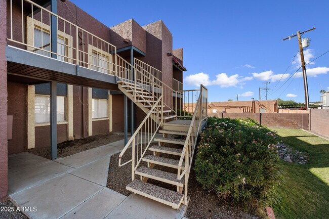 Building Photo - 16602 N 25th St Unit 212