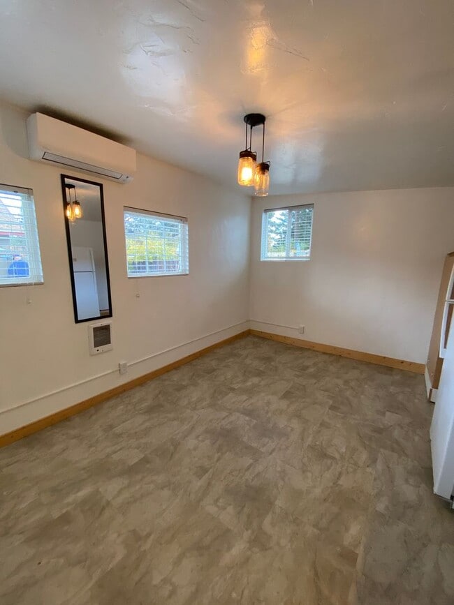 Photo - 716 NE Quimby Ave Unidad 716 NE Quimby - B