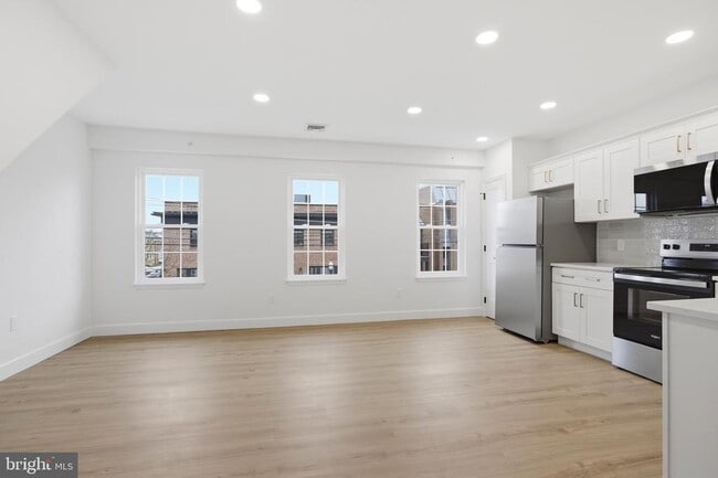 Building Photo - 100 W Front St Unit 2B