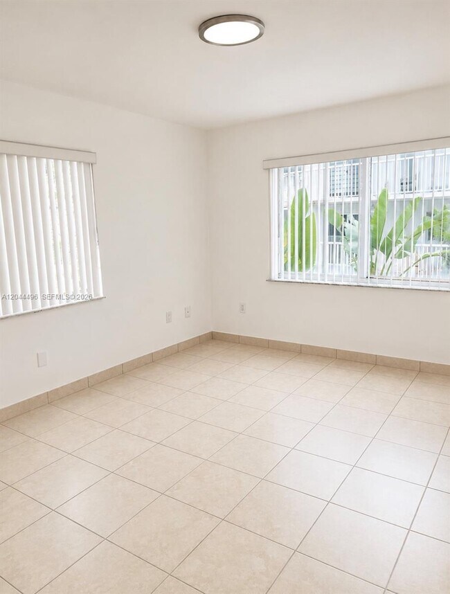 Photo - 16851 NE 35th Ave Unidad 27