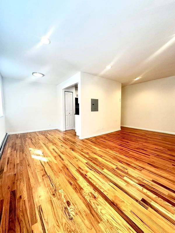 Photo - 6954 N Sheridan Rd