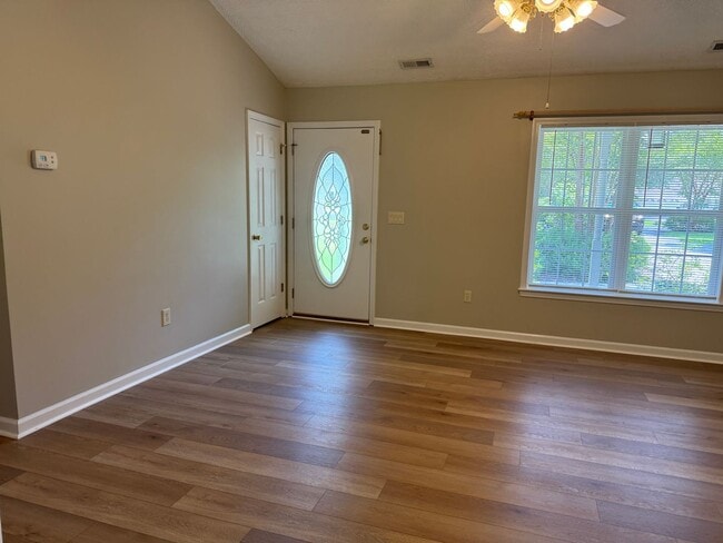 Photo - 105 Farina Dr