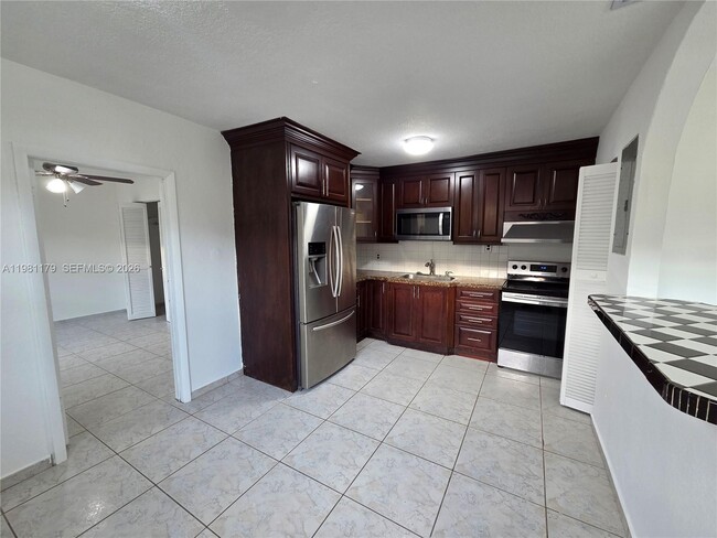 Building Photo - 2313 NW 33rd St Unit BACK