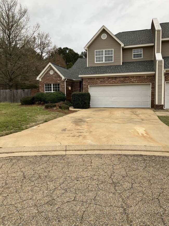 Building Photo - 114 W Shore Dr