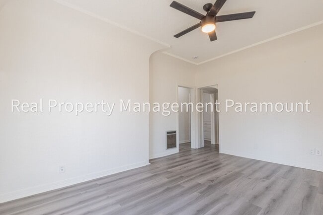 Building Photo - 2757 S Mansfield Ave Unit 2759 Mansfield Ave