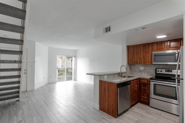 Building Photo - 8580 NW 6th Ln Unit 6-205
