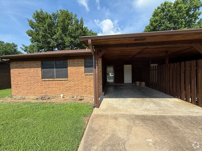 Building Photo - 1213-1215 University Unit 1213 Rental