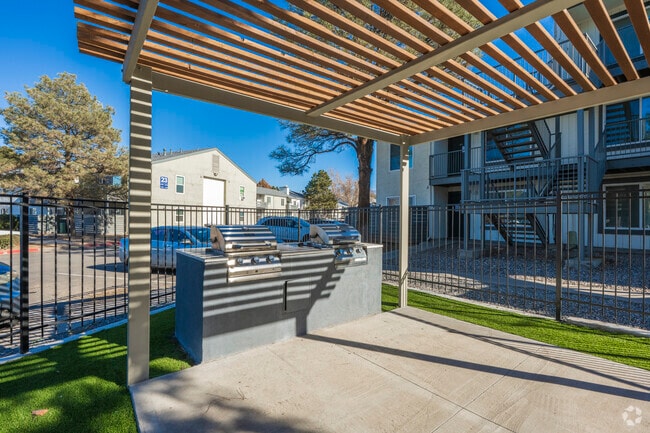 Community Grill - Pinewood Estates