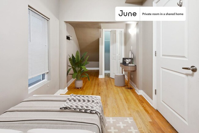 Building Photo - Private bedroom in 3 bed/1 bath Home