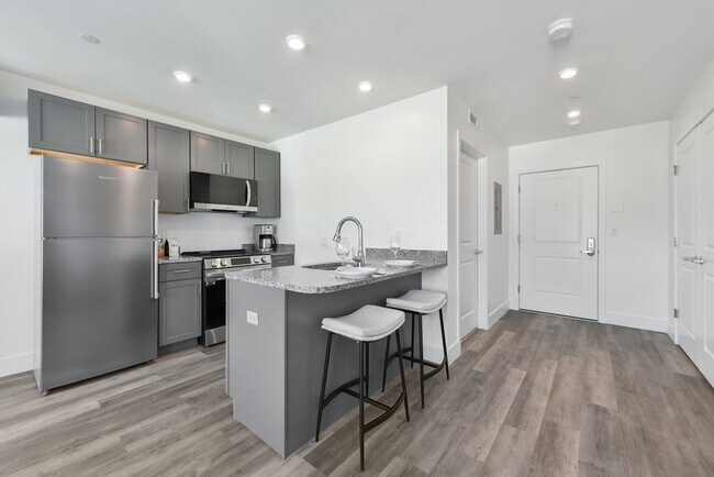 Photo - 585 Essex St Unit 603