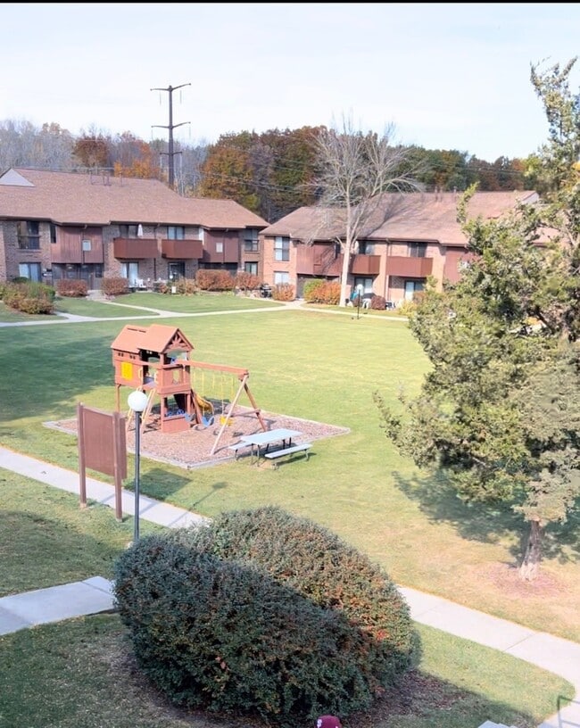 Building Photo - 9022 N Park Plaza Ct Unit Charming 2BR 1.5BA condo