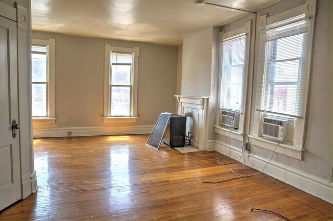 Photo - 250 1/2 W 5th Ave Unidad Front