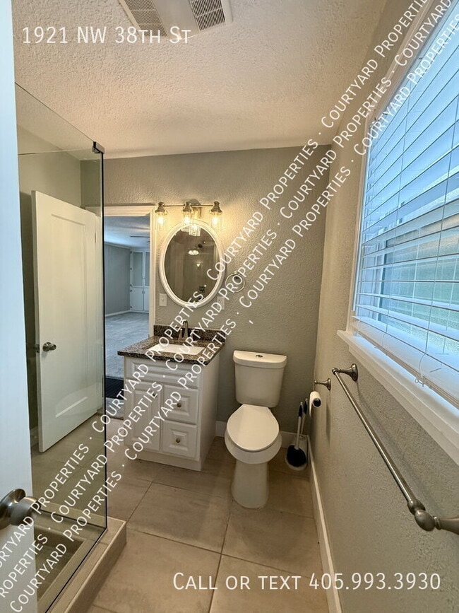 1921 NW 38th St