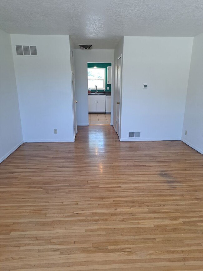 Photo - 3 BED 2 BATH SINGLE FAMILY HOME IN *CONVENIENTLY* LOCATED ALBUQUERQUE NEIGHBORHOOD!