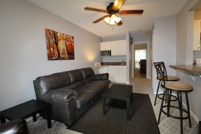 Building Photo - 1330 Bradley Dr