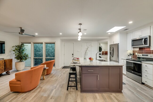 Photo - 9807 Airline Rd