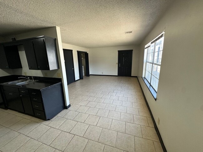 Building Photo - Bartlesville Cara Manor Unit 18