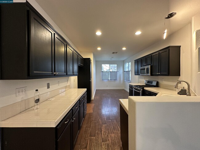 Photo - 111 Steinbeck Ct