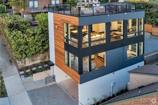 Building Photo - Stunning Modern Home with Views & Two-Car ...