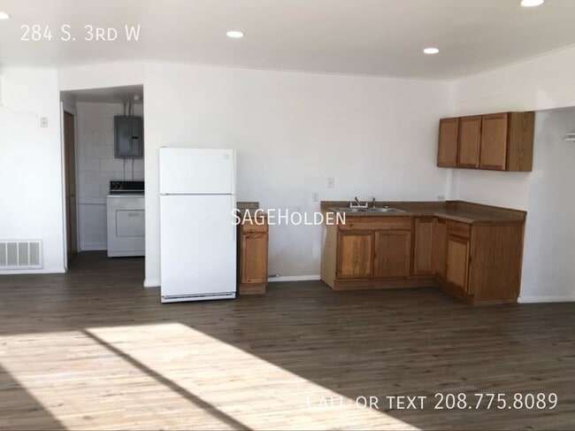 Photo - 284 S 3rd W