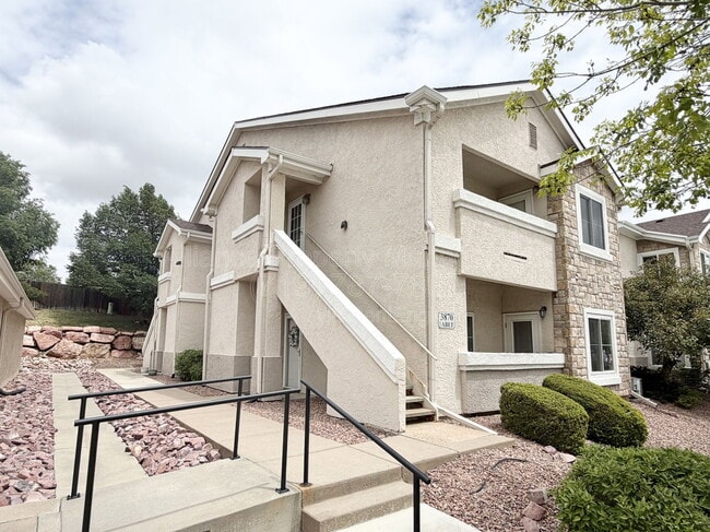 Building Photo - 3870 Strawberry Field Grove Unit F