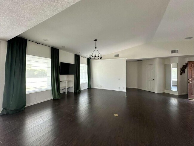 30925 Avenida Juarez