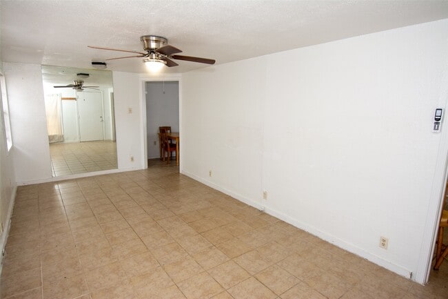 Photo - 2505 Deutser St