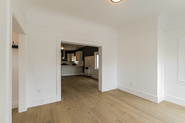 Photo - 3010 Linden St