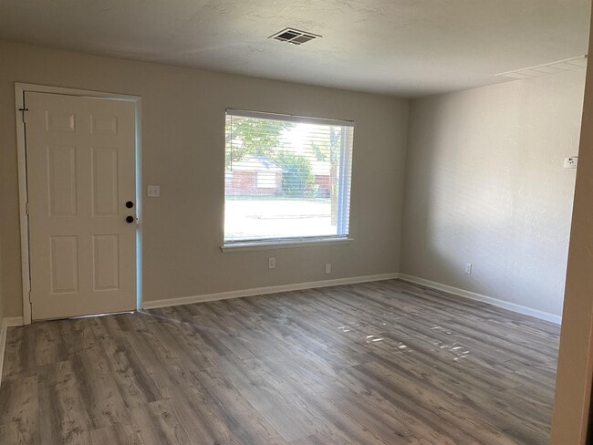 Photo - 205 S Bristow Ave