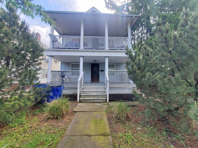 Building Photo - 2833 E 127th St Unit DN