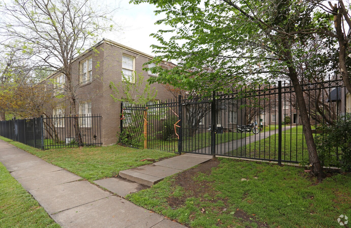 Las canchas de suizo - Courts of Swiss (old)