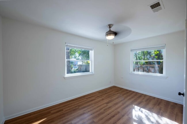 Photo - 1216 10th St N