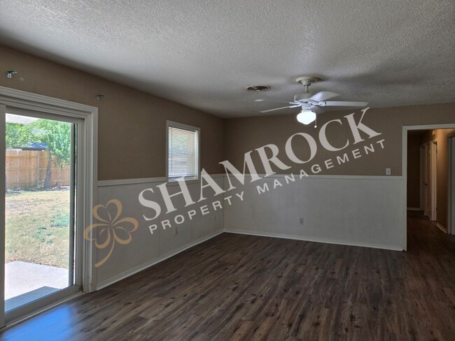 Photo - 409 Sharron Dr