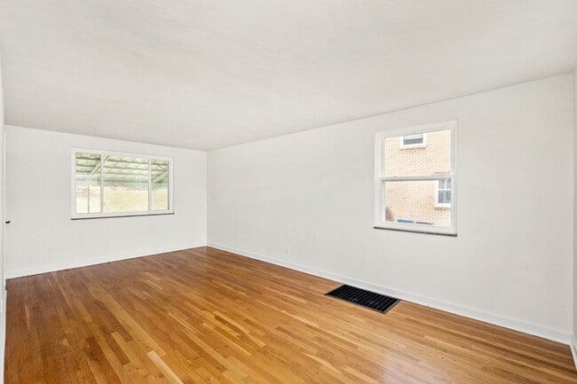 Photo - AVAILABLE JULY 1ST!! Don't miss this STUNNING 3 BEDROOM IN MCCANDLESS!!