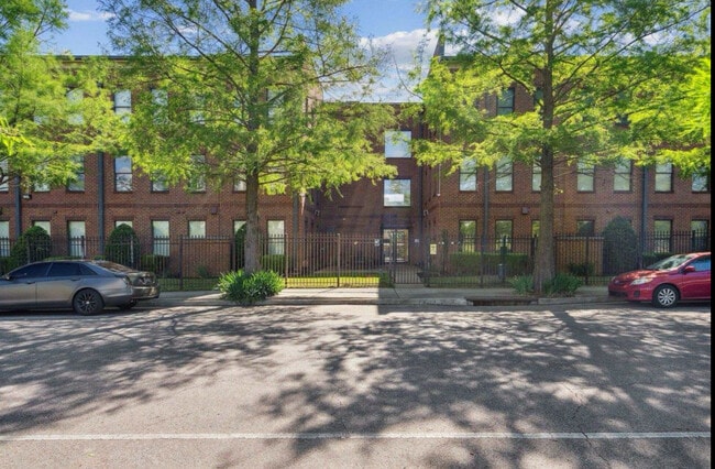 Access controlled entrance - 731 Litty Ct Unit 305