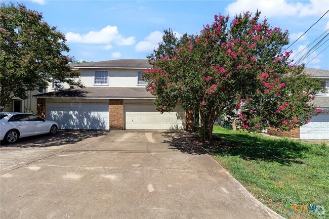 Building Photo - 1015 Sagewood Trail Rental