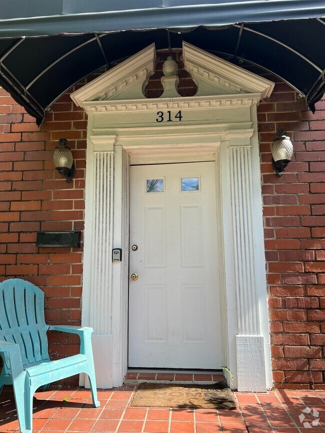 Building Photo - 314 E Virginia St Rental