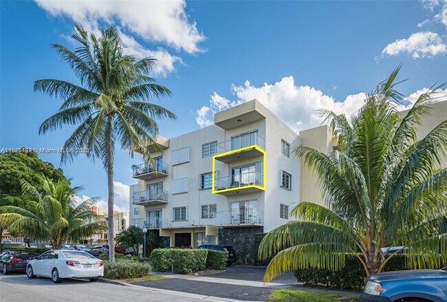Building Photo - 3944 NE 167th St Unit 301 Rental