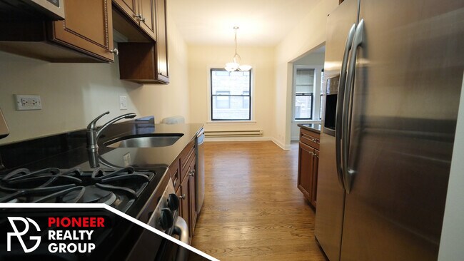 Building Photo - 736 W Addison St Unit 746-2E