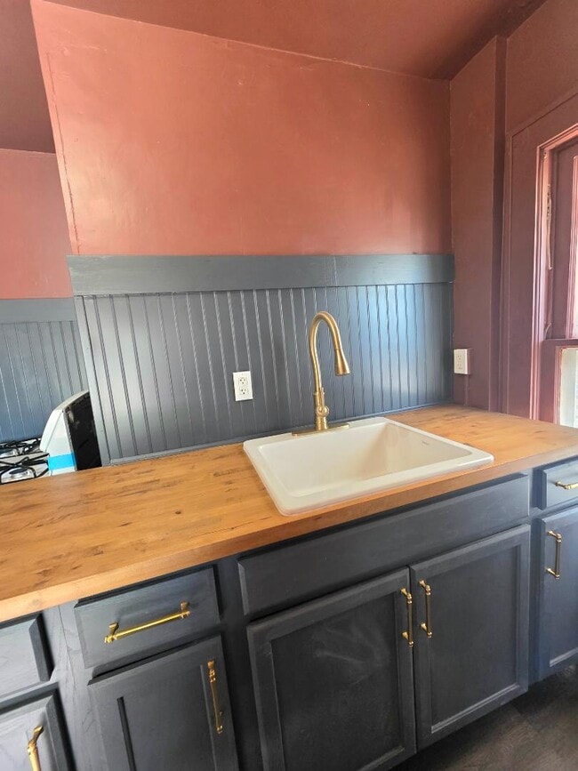 Photo - 107 Dawes Ave