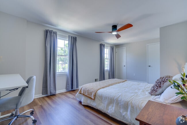 Building Photo - 8056 Central Park Dr Unit 8056 Rental