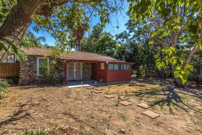 Building Photo - 1359 Jasper Ave Unit 1359 Jasper Ave #2