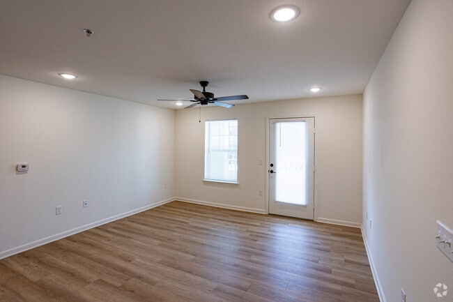 3BR, 2BA - 1274SF - Living Room