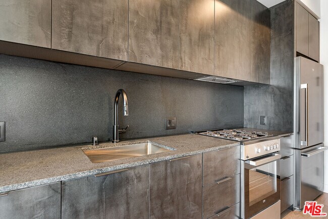 Photo - 10700 Tabor St Unidad 304