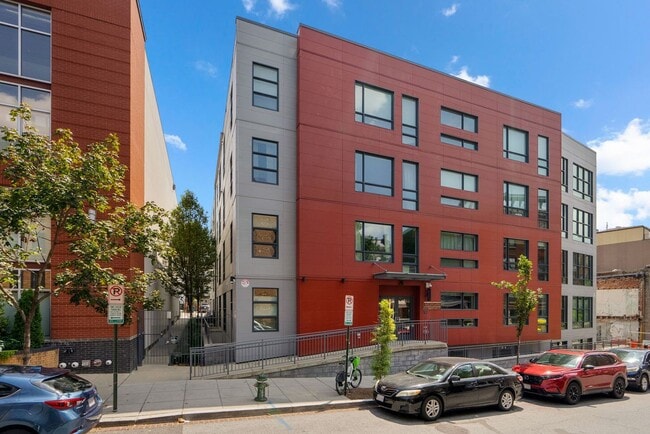 Building Photo - Spacious, modern 1BR + Den + 2BA in Adams ... Rental