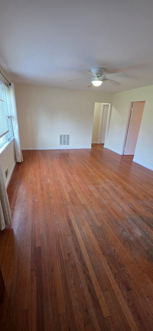 Building Photo - 8 Columbia Dr Unit 4A