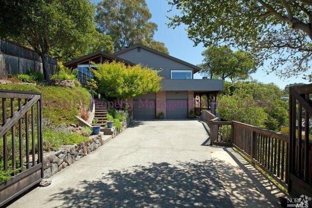 Building Photo - Spacious Greenbrae View Home with Privacy ...