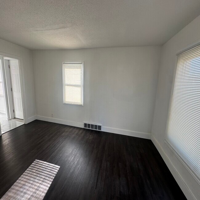 Photo - 5246 Maryland St