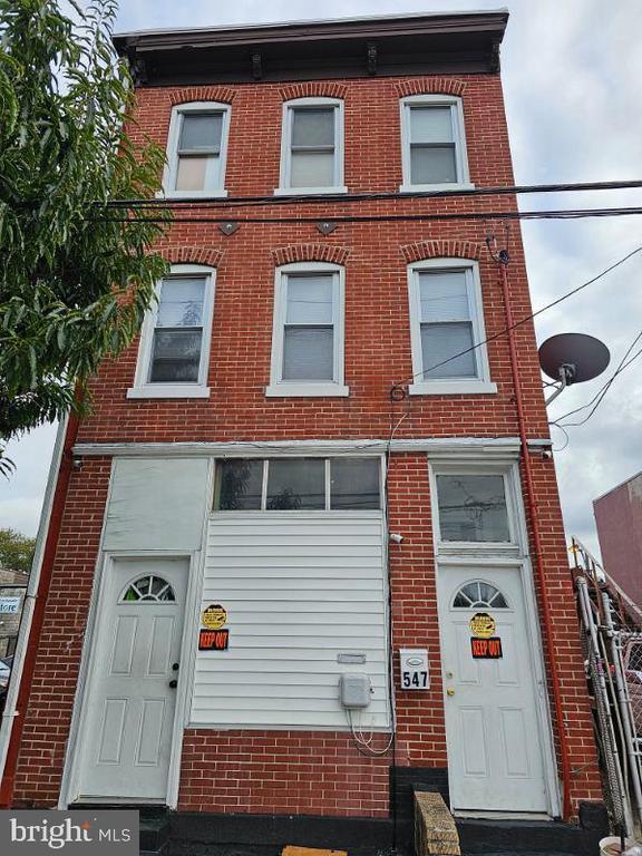 Building Photo - 547 Perry St Unit 1 Rental