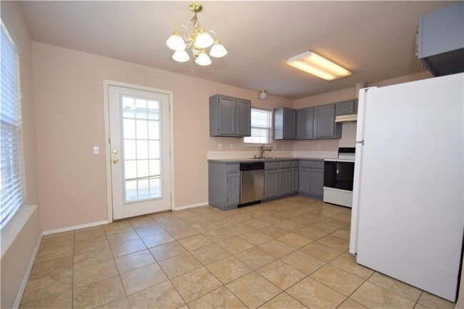 Photo - 803 SW Krug Rd